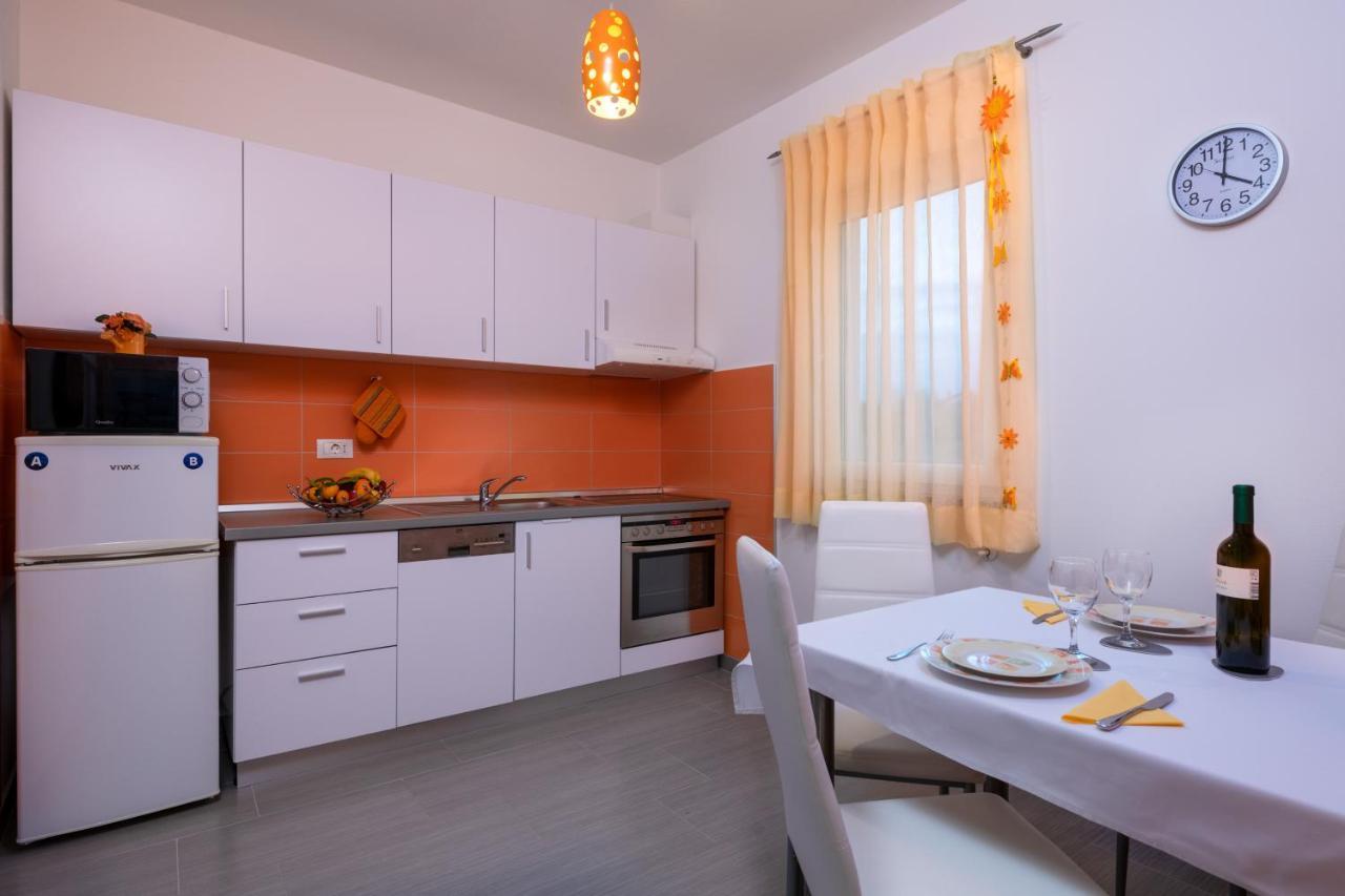 Apartments Greta & Ivona Pula Exterior photo