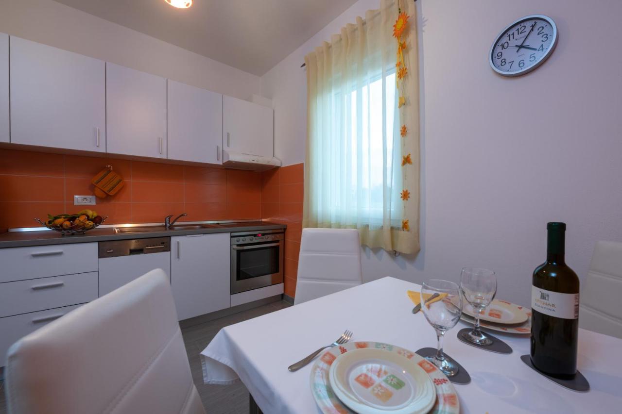 Apartments Greta & Ivona Pula Exterior photo