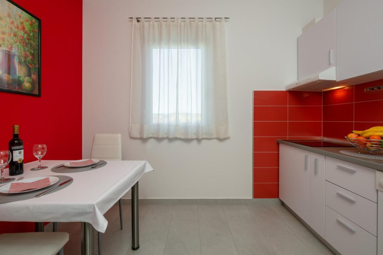 Apartments Greta & Ivona Pula Exterior photo
