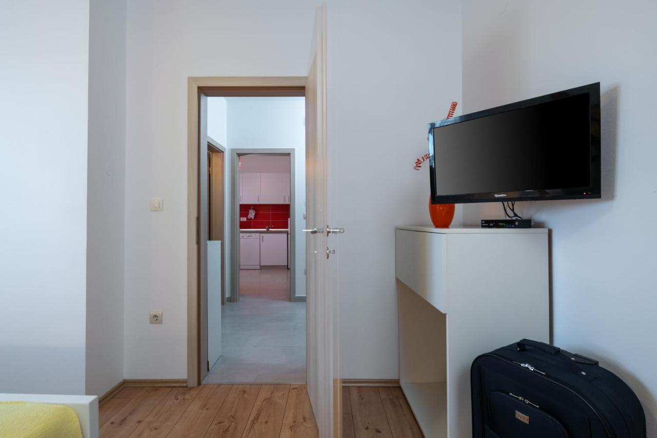 Apartments Greta & Ivona Pula Exterior photo