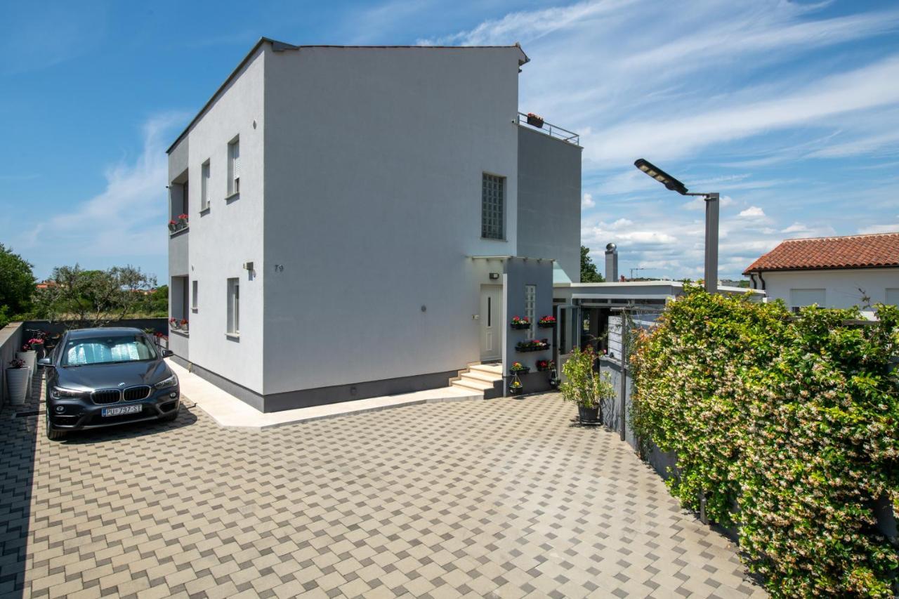 Apartments Greta & Ivona Pula Exterior photo